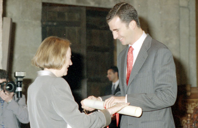 Second teacher to receive the award Príncipe de Viana Award