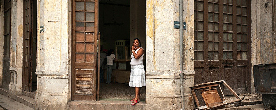 Street in the historic centre of Havana [Pixabay].