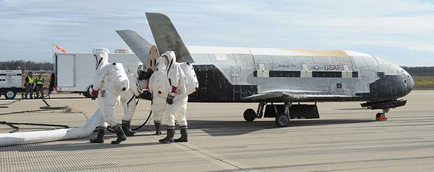 US X-37B unmanned space plane returning from its fourth mission in 2017 [US Air Force].