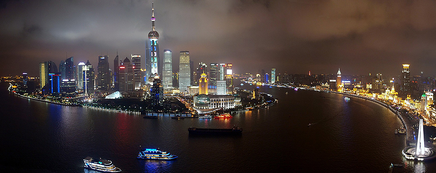 Night view of Shanghai [Pixabay].