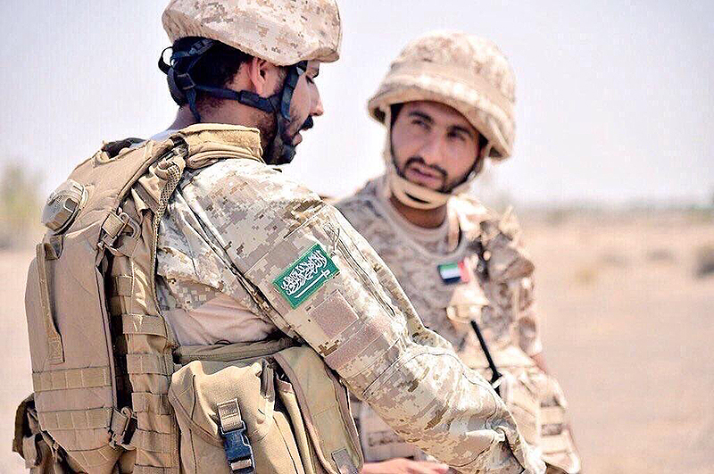 Saudi Arabian soldier from the First Airborne Brigade with a UAE soldier, 2016 [Saudi88hawk-Wikipedia].
