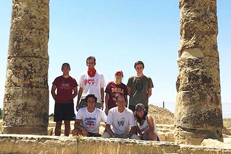 Image of the first group of students from the University of Navarra who participated in the excavation campaign.