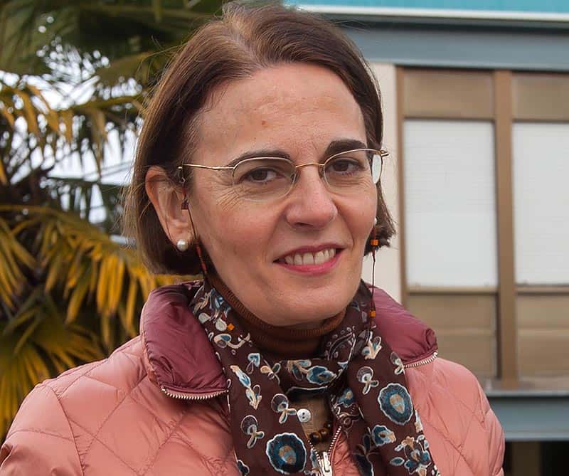 Dr. Isabel León