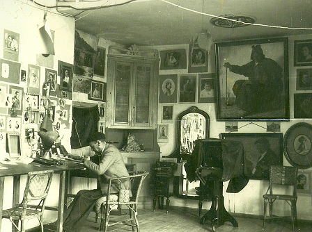 Emeterio Tomás Herrero in his studio-workshop. Decade of 1930-1940 