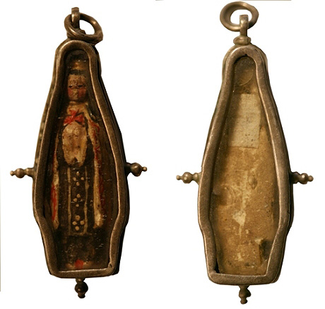 Reliquary case with crowned nun. Obverse and reverse. 18th century. Pamplona. Cathedral.