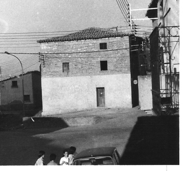 House of the Santo Hospital before its demolition.  Photograph and drawing by the author