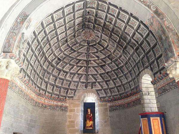 Coffered ceilings and registrationof the main chapel of the church of Vesolla