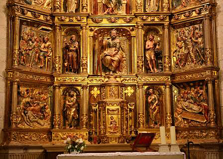 The iconographic programme of the main altarpiece tells the story of redemption.