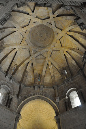 Torres del Río. Church of the Holy Sepulchre Dome with quadrangular ribs.