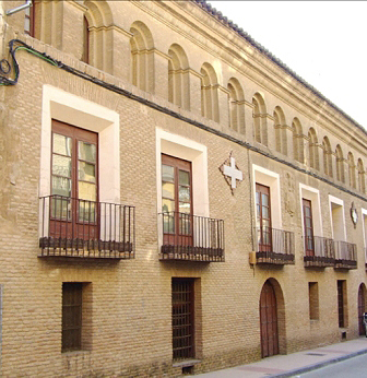 In La Ribera, brick constructions triumphed, as in the Navascués house in Cintruénigo.