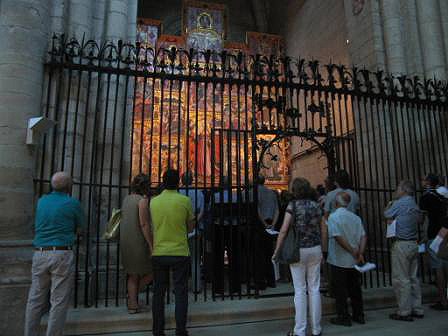 A moment of the visit guided tour of the Nuestra Señora de la Esperanza Chapel.