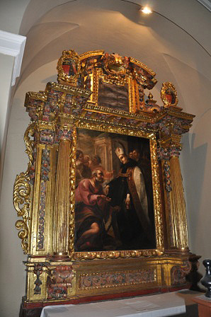 Altarpiece of Santo Tomas de Villanueva, commissioned by Canon Agustín de Baquedano and presided by the canvas of Vicente Berdusán (1671).