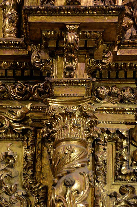 Column and entablature of the main altarpiece of Larraga, by Fermín de Larrainzar, 1696-99. Photo I. Yoldi