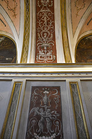 Decorative motifs on the central pilaster. F. Ignacio Yoldi