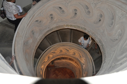 The course participants climbed the Renaissance staircase leading to the upper cloister.