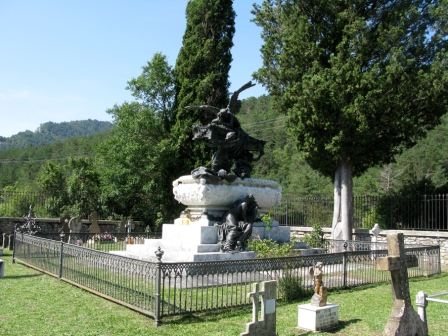 Mausoleum of Julián Gayarre in the Roncal Cemetery