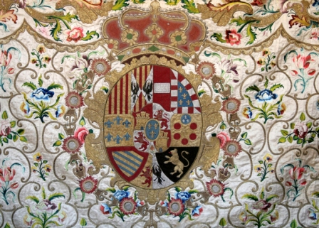 Altar frontal with the arms of the Hispanic monarchy