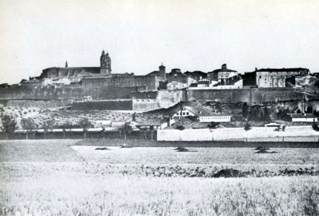 General view of Pamplona with the disappeared convent of the Carmelitas Calzados. C. 1880