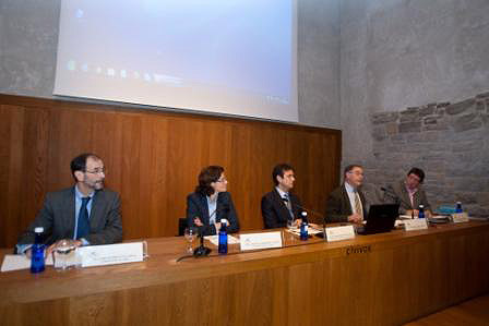 In the roundtable participated Mr. Carlos Erce, director general of Tourism and Commerce of the Government of Navarra, Ms. Mónica Herrero, dean of the School of speech of the University of Navarra, Mr. Ricardo Fernández Gracia, director of the Chair of Heritage and Art of Navarra, Mr. Román Felones, president of the committee Social of the UPNA, and Mr. Fernando Hernández, editor-in-chief of Diario2 of Diario de Navarra.