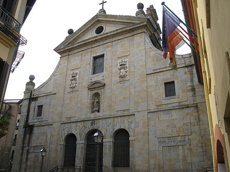 Façade of the church of the convent of Carmelitas Descalzos in Pamplona. 