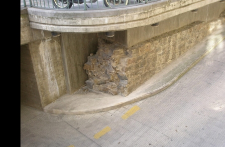 Remains of a medieval wall in the current place of San Francisco.