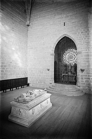 Roncesvalles. Tomb of King Sancho el Fuerte in the chapel of San Agustín.