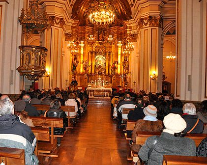 The visitto the parish of San Saturnino began in the chapel of the Virgen del Camino.