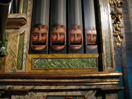 Detail of the case of the organ of San Nicolás de Pamplona