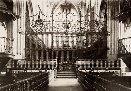 View of the choir grille from the presbytery before the 1940 intervention.