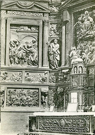 Detail of the old main altarpiece of the parish church of Cacante.