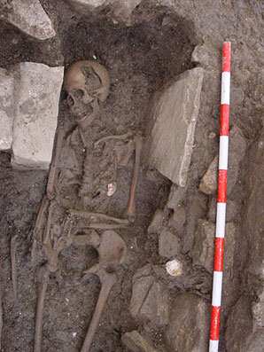 Female burial with scallop shell