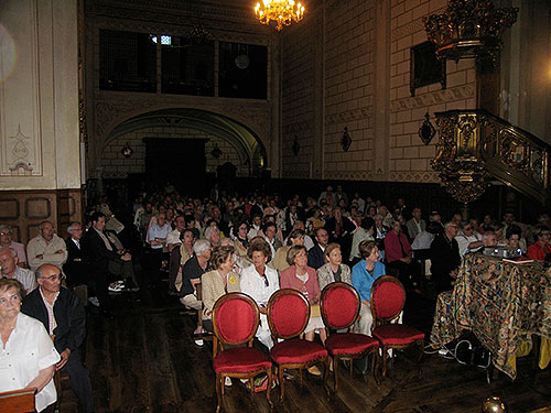 The lecture took place in the church of the Augustinian Recollect Nuns of Pamplona.