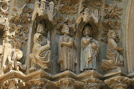 The Magi and Herod. Façade of the parish church of Santa María de Olite