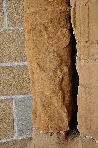 Façade of the church of the Assumption of Salinas. Detail of the column shaft.
