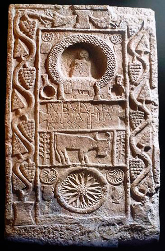  Decorated stele called 'de Antonia Buturra'.