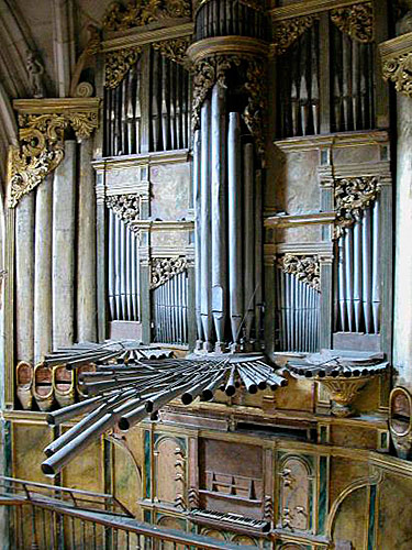 Music and musicians: the music chapel of Santa María de Viana, 16th-19th centuries