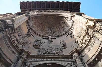 Renaissance façade of the church of Santa María de Viana. Detail of the niche