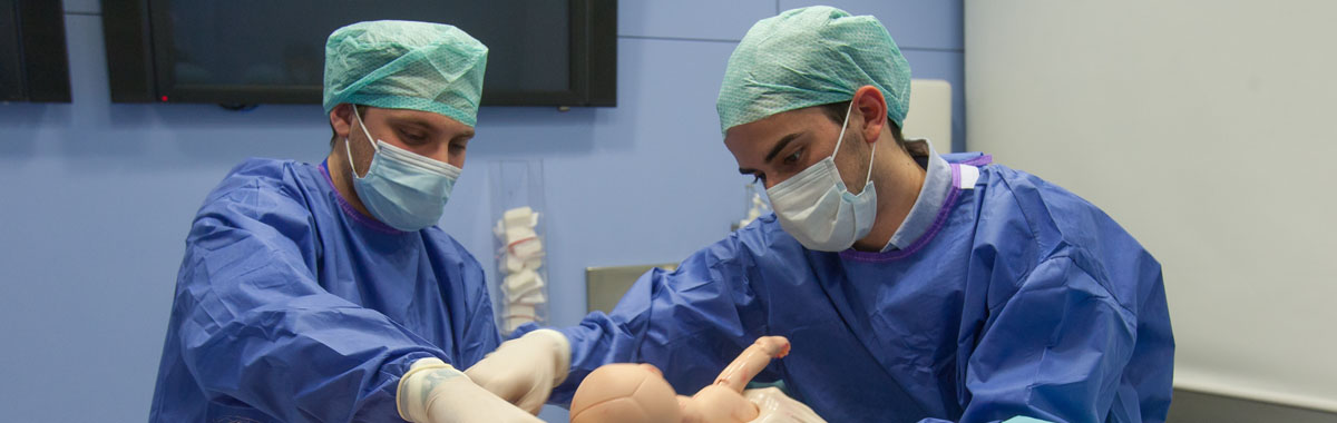 The School of Medicine offers its final year students the possibility of doing international clinical rotations in hospitals all over the world with which it has different agreements.