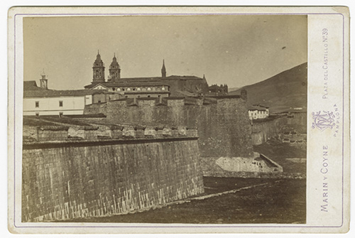 Fort of San Bartolomé, walls of Pamplona and the cathedral.
