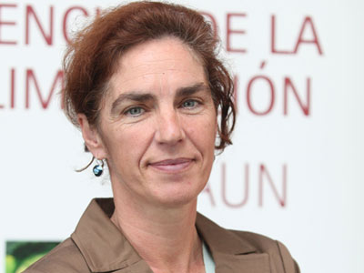 Icíar Astiasarán, dean of the School of Pharmacy, pronounces a lecture e